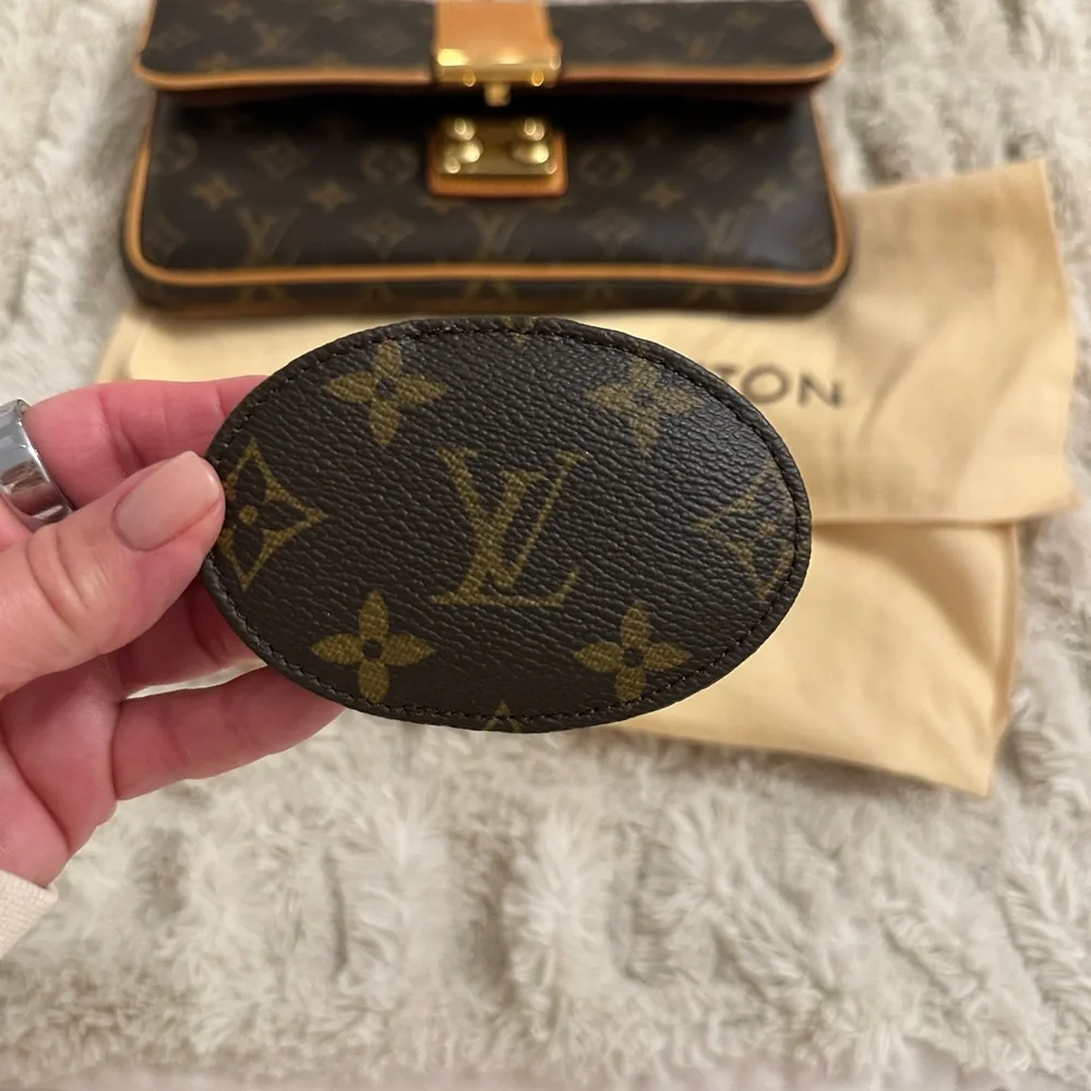 Louis Vuitton Brown and Tan Monogram Clutch - Picture 13 of 13